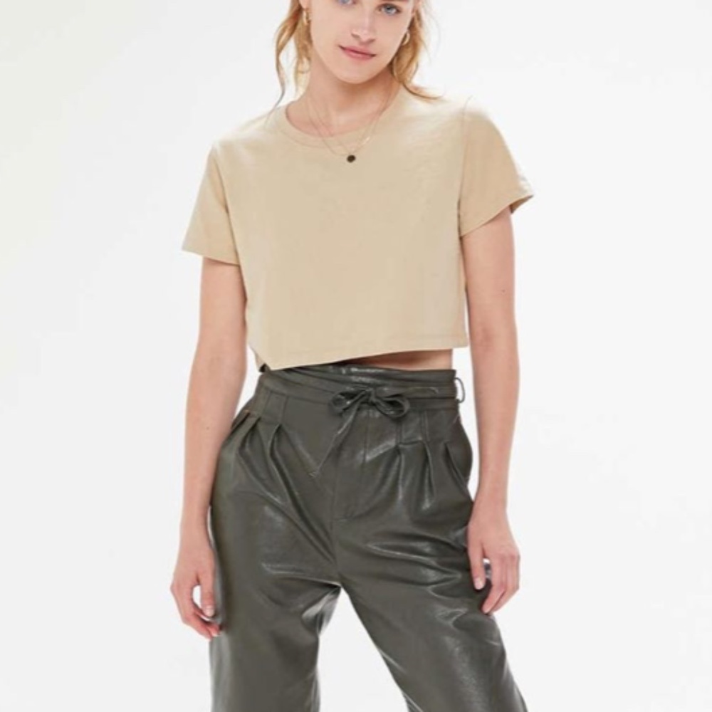URBAN OUTFITTERS // Best Friends Crop T…